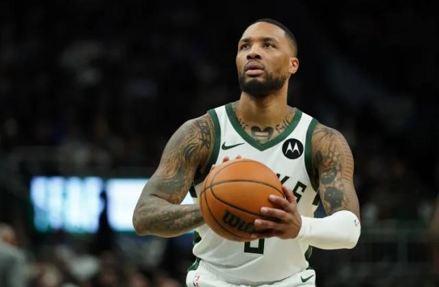 血栓突袭75大巨星组合 雄鹿被迫转型防守绞肉机